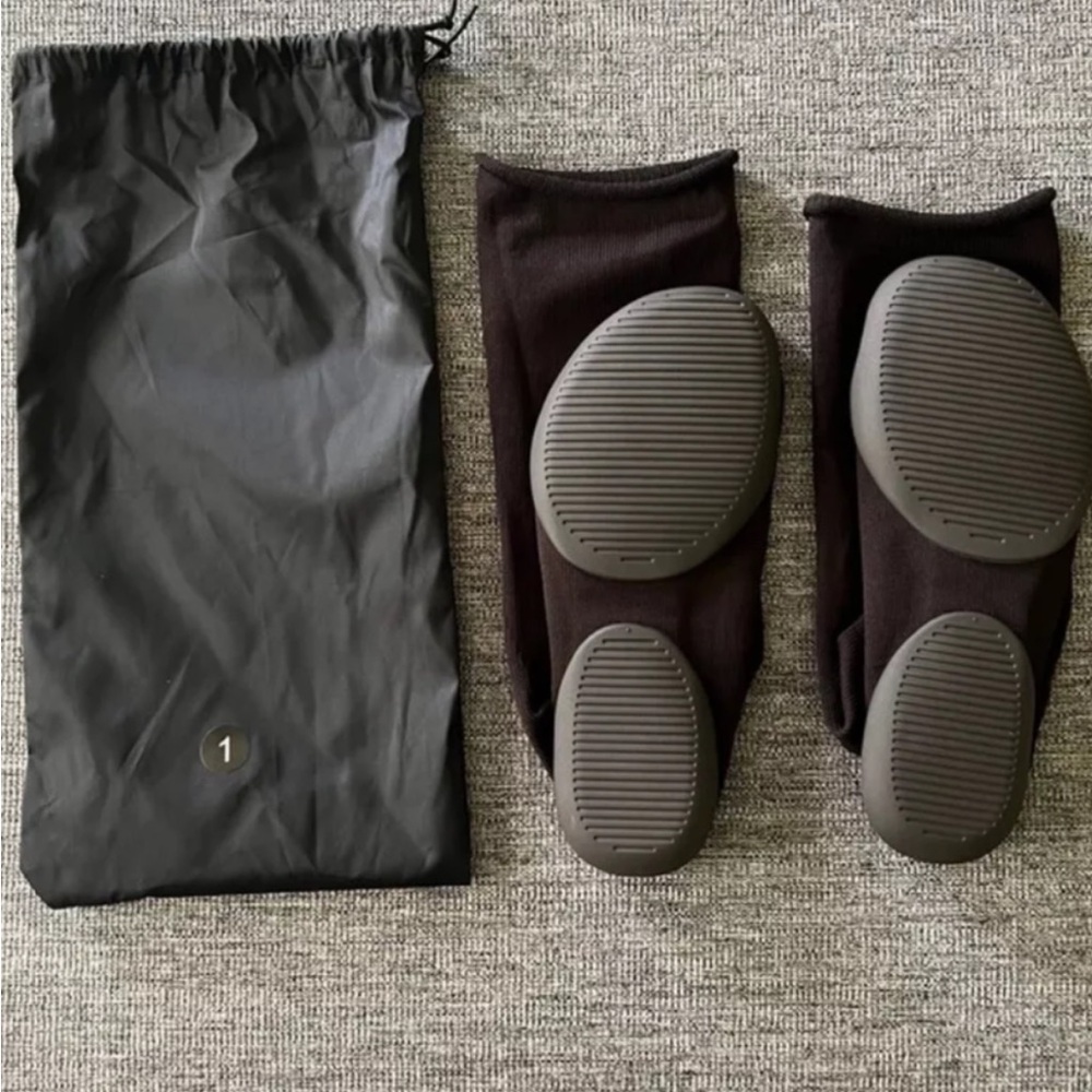 Yeezy Pod - Size 1 US 6-8.5 YZY PODS IN HAND SHIPS NOW